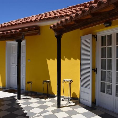 The Yellow Art Home กาลามาตา ภายนอก รูปภาพ